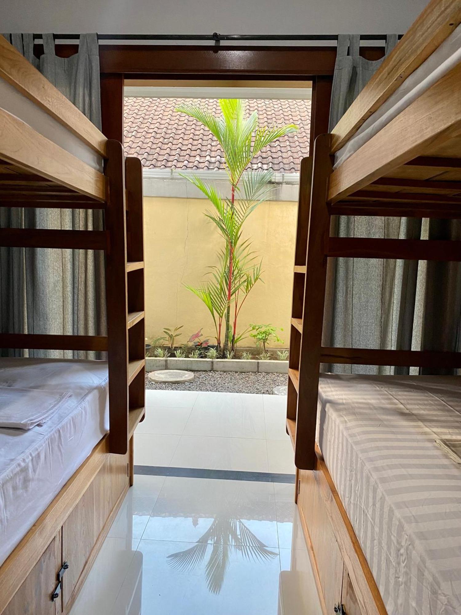 Amigos Guesthouse & Hostel Canggu Extérieur photo
